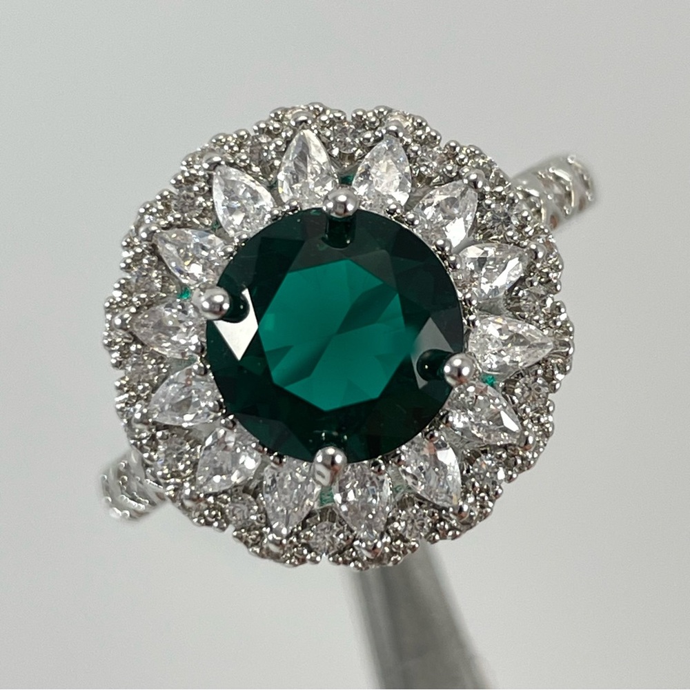 Beautiful Statement Art Deco Round Cut Halo Green Emerald CZ Silver Plated Ring